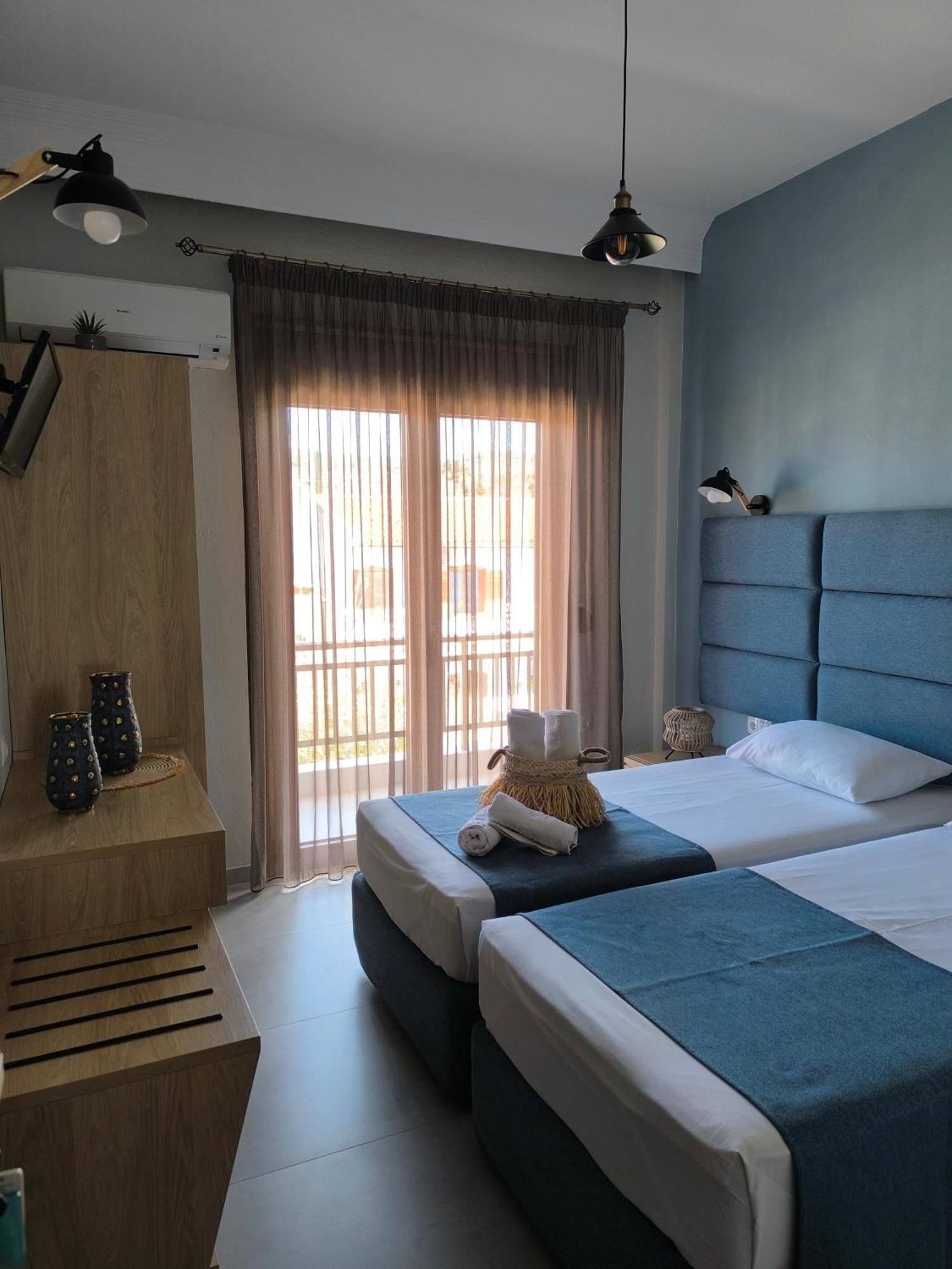 Maria Rooms To Let Ouranoupoli Exterior foto